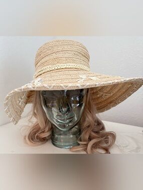 Vintage and Rare Capelli of New York Cream and white Woven Wide-Brim Sun Hat